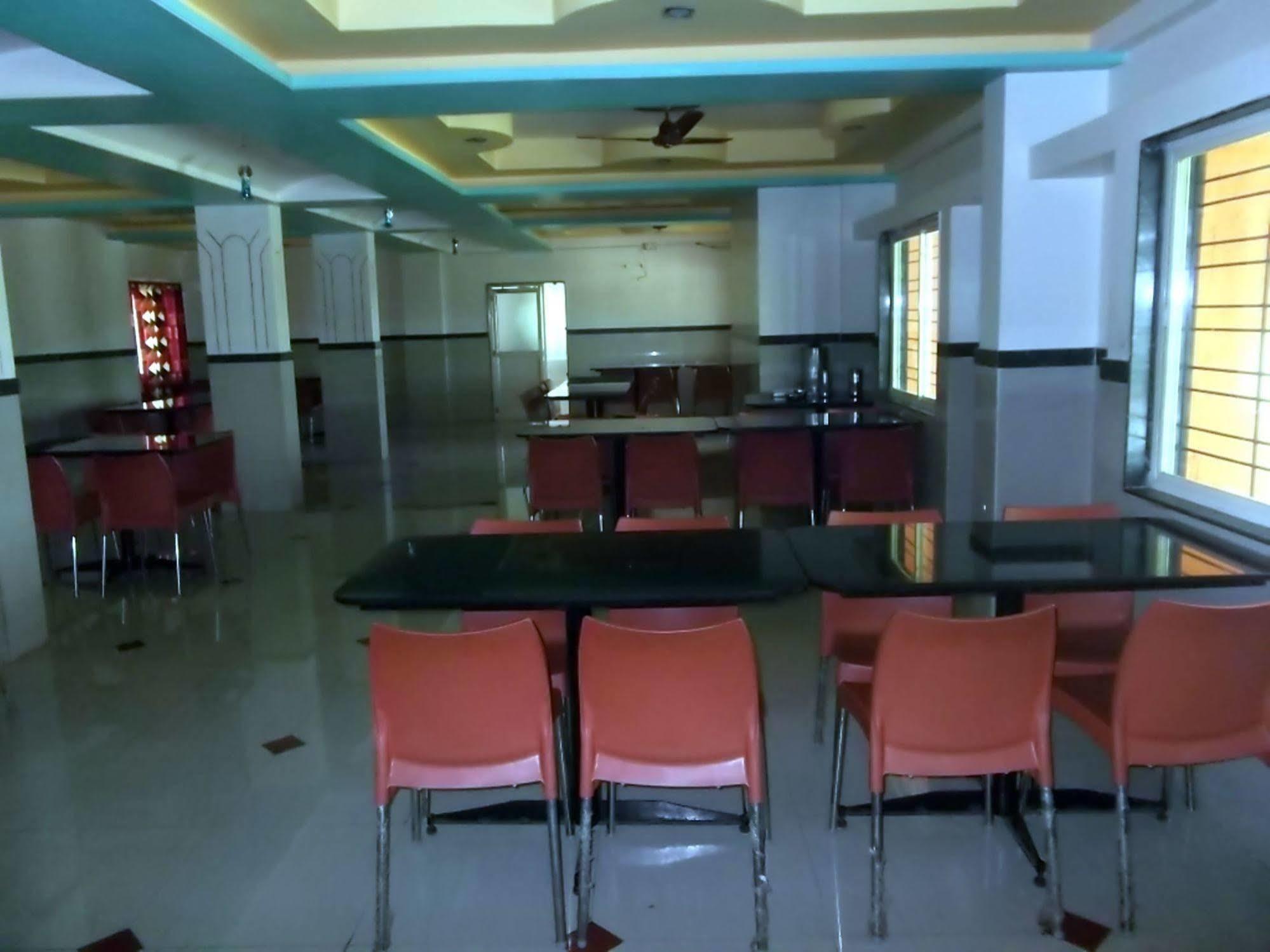 Hotel Rajyog Ranjangaon Ganpati Kültér fotó